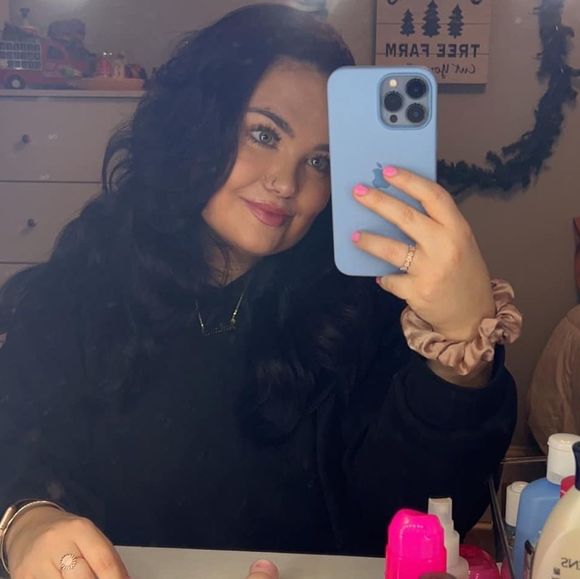 Meet your Posher, Juliana - Picture 1 of 1